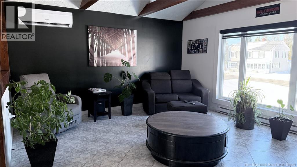 2104 Commerciale, Saint-François-De-Madawaska, New Brunswick  E7A 1B4 - Photo 2 - NB135120