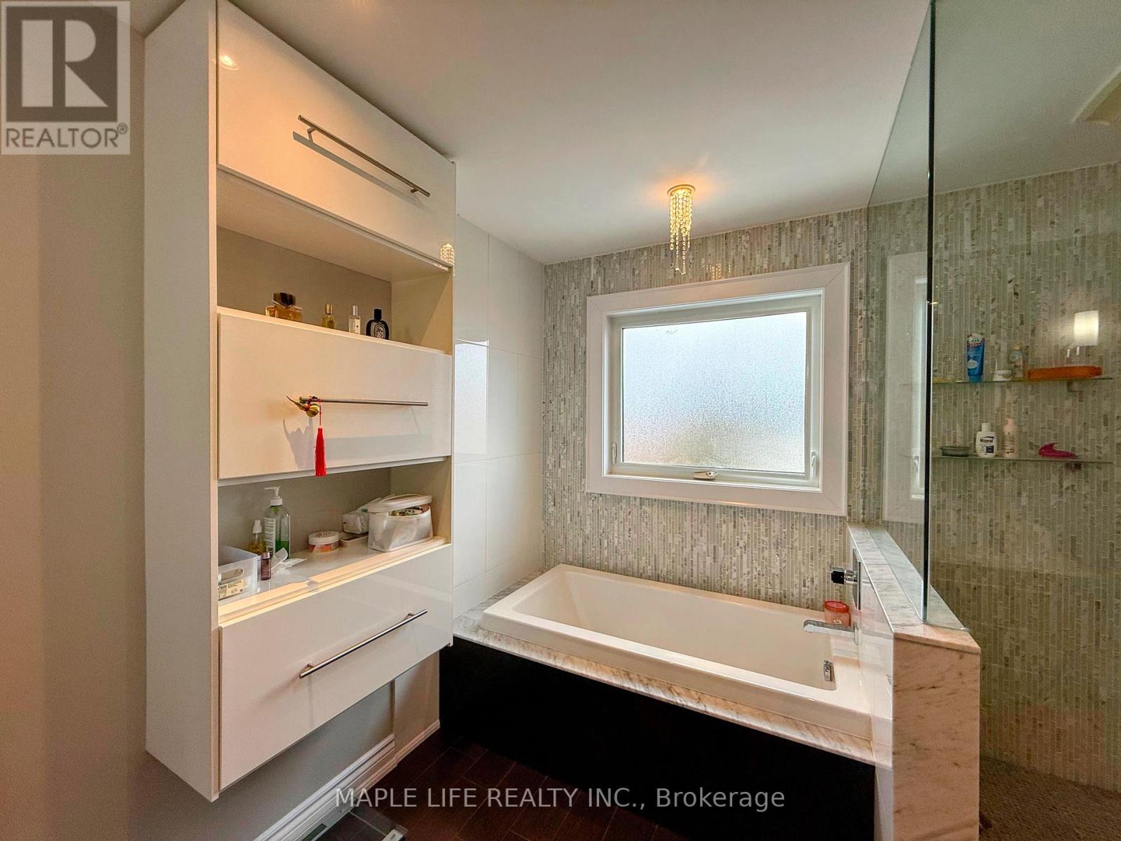 624 Amberwood Crescent, Pickering, Ontario  L1V 3T9 - Photo 13 - E12890006