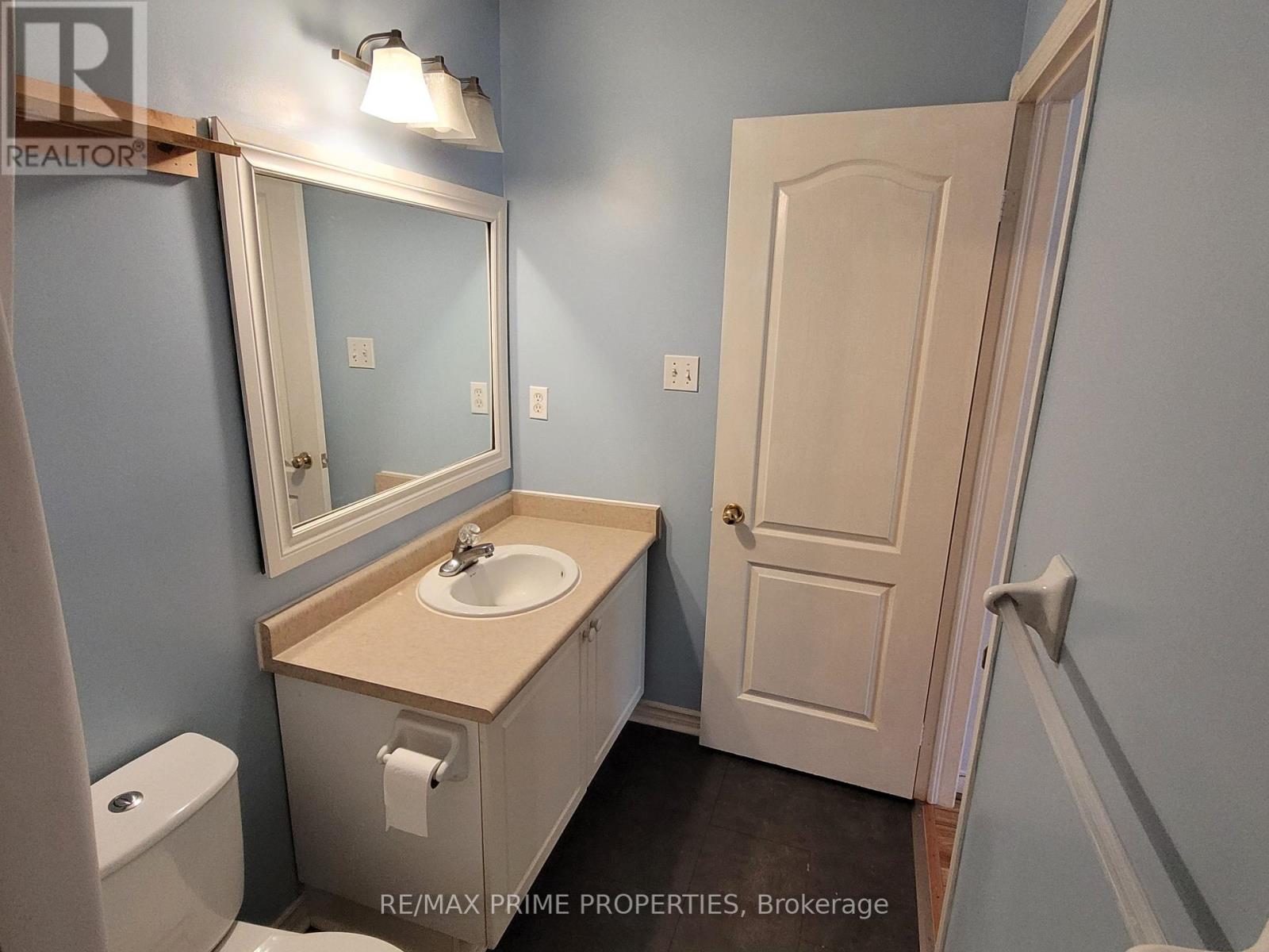 124 Glasgow Crescent, Georgina, Ontario  L4P 4B1 - Photo 9 - N12890058