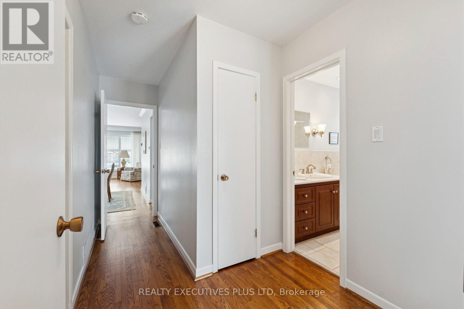 23 Helmsdale Crescent, Toronto (West Humber-Clairville), Ontario  M9V 3X8 - Photo 12 - W12890038