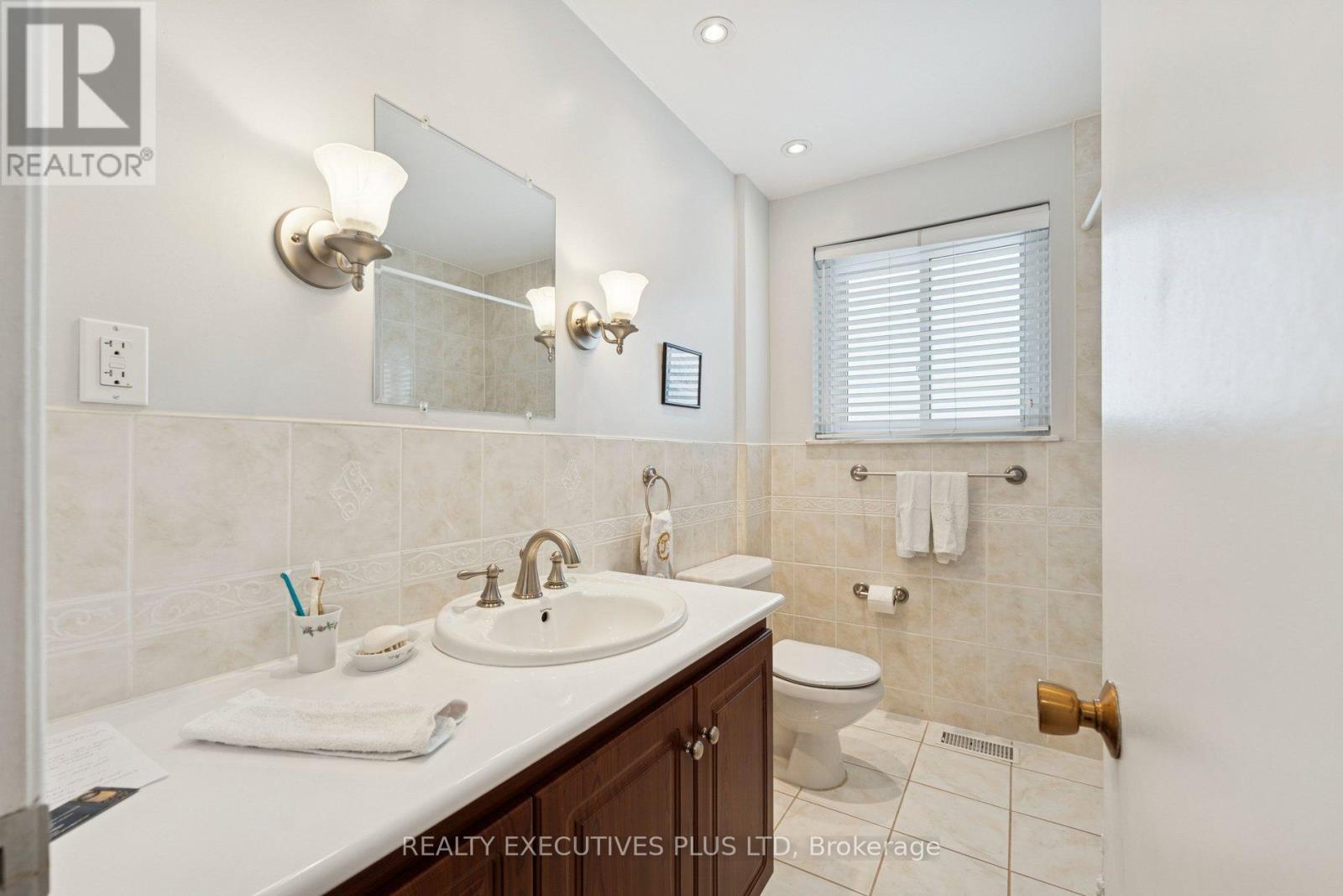 23 Helmsdale Crescent, Toronto (West Humber-Clairville), Ontario  M9V 3X8 - Photo 13 - W12890038