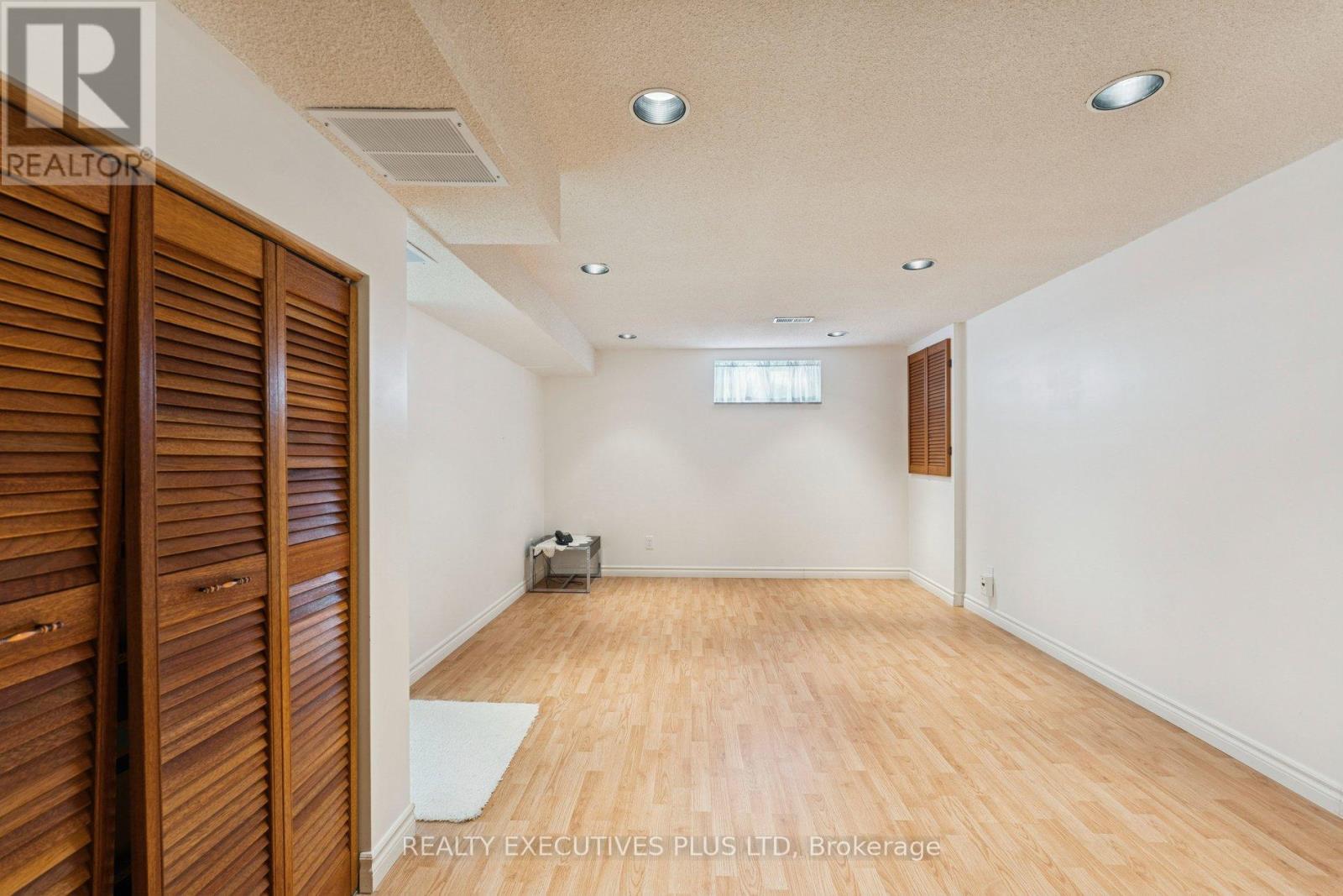 23 Helmsdale Crescent, Toronto (West Humber-Clairville), Ontario  M9V 3X8 - Photo 20 - W12890038