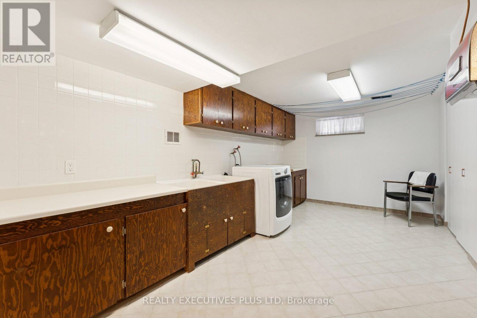 23 Helmsdale Crescent, Toronto (West Humber-Clairville), Ontario  M9V 3X8 - Photo 22 - W12890038