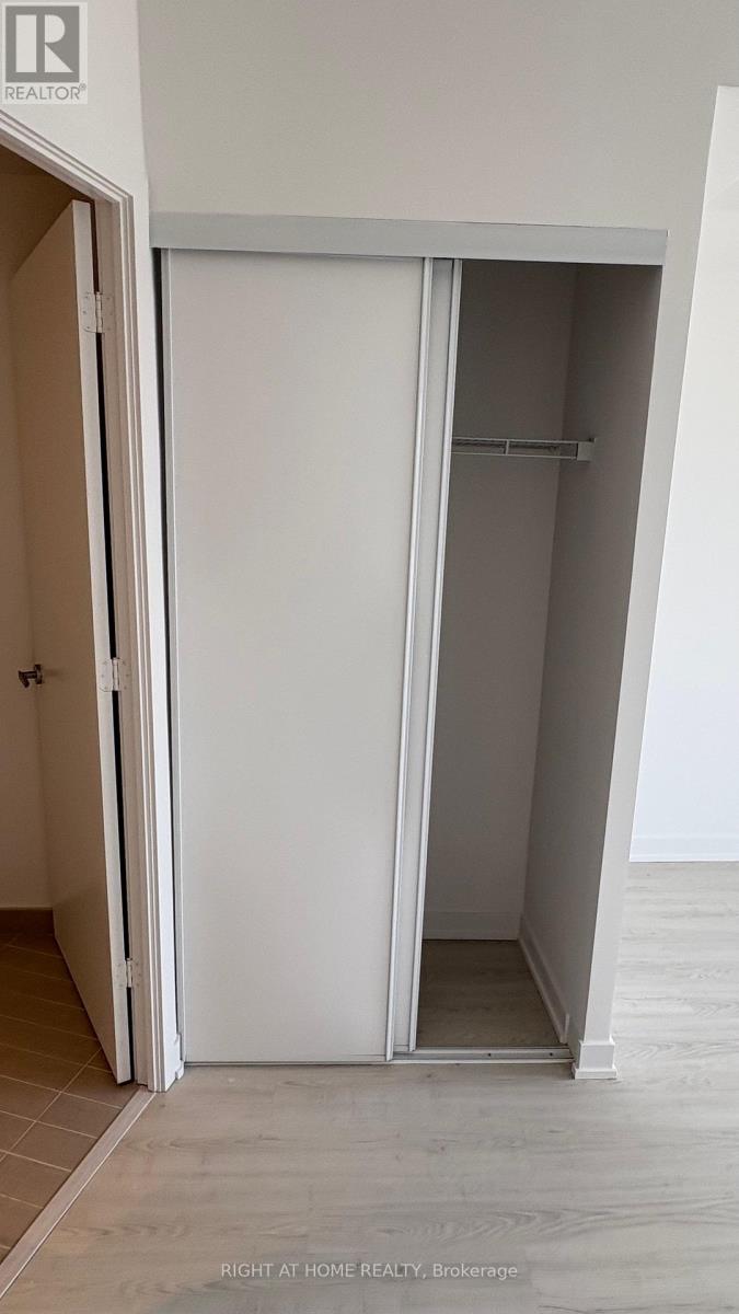 216 - 3883 Quartz Road, Mississauga (City Centre), Ontario  L5B 0M4 - Photo 9 - W12890046