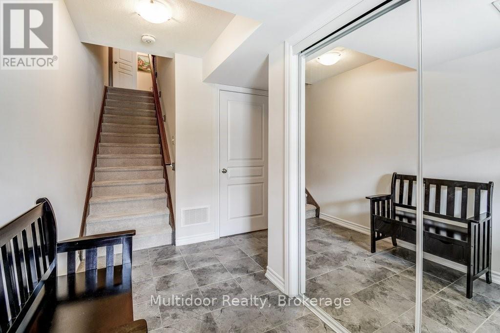 20 Hiscott Drive, Hamilton, Ontario  L8B 0A3 - Photo 4 - X12889992