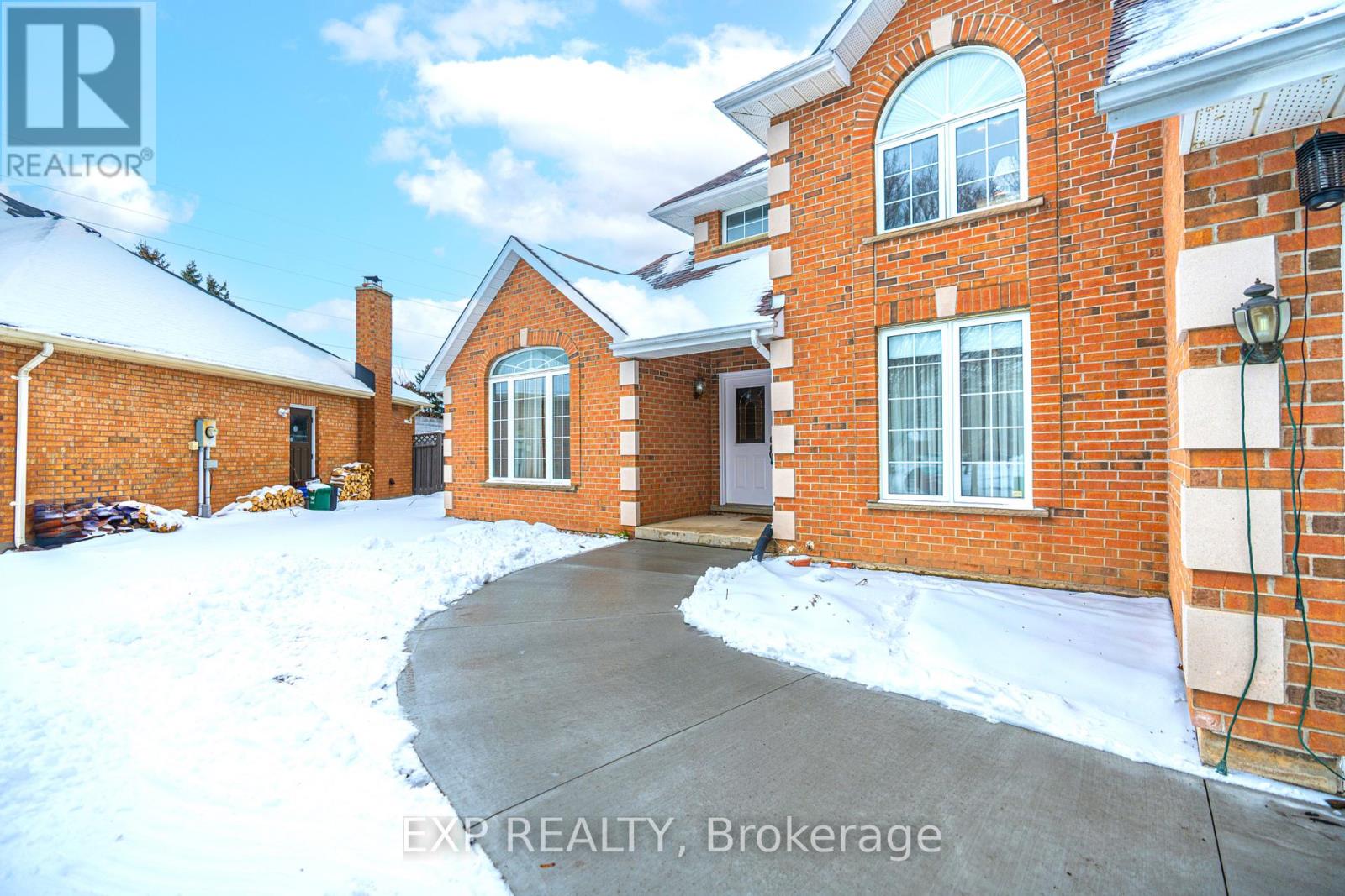 637 Deer Run Drive, Waterloo, Ontario  N2K 3H5 - Photo 3 - X12890036