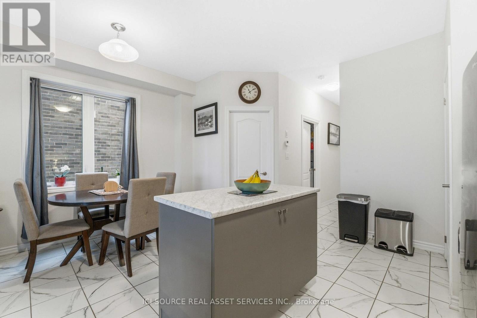 82 Rainbow Drive, Haldimand, Ontario  N3W 0G3 - Photo 10 - X12879174