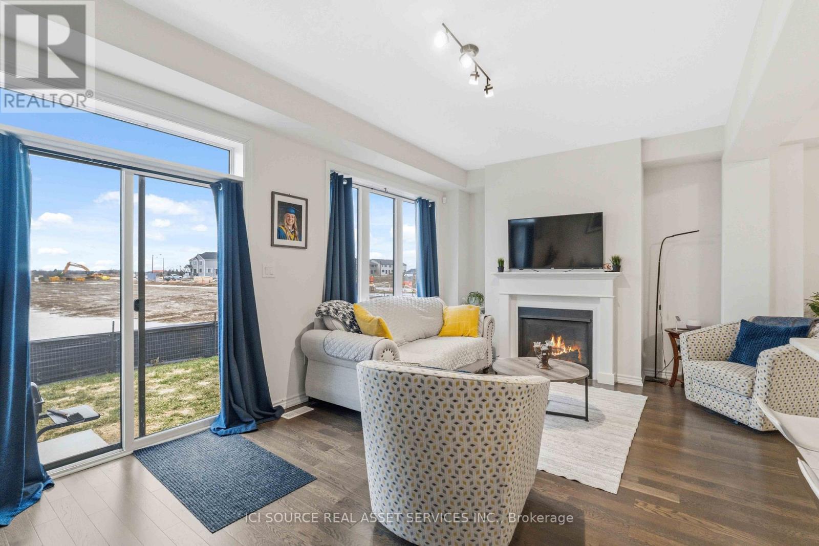 82 Rainbow Drive, Haldimand, Ontario  N3W 0G3 - Photo 12 - X12879174