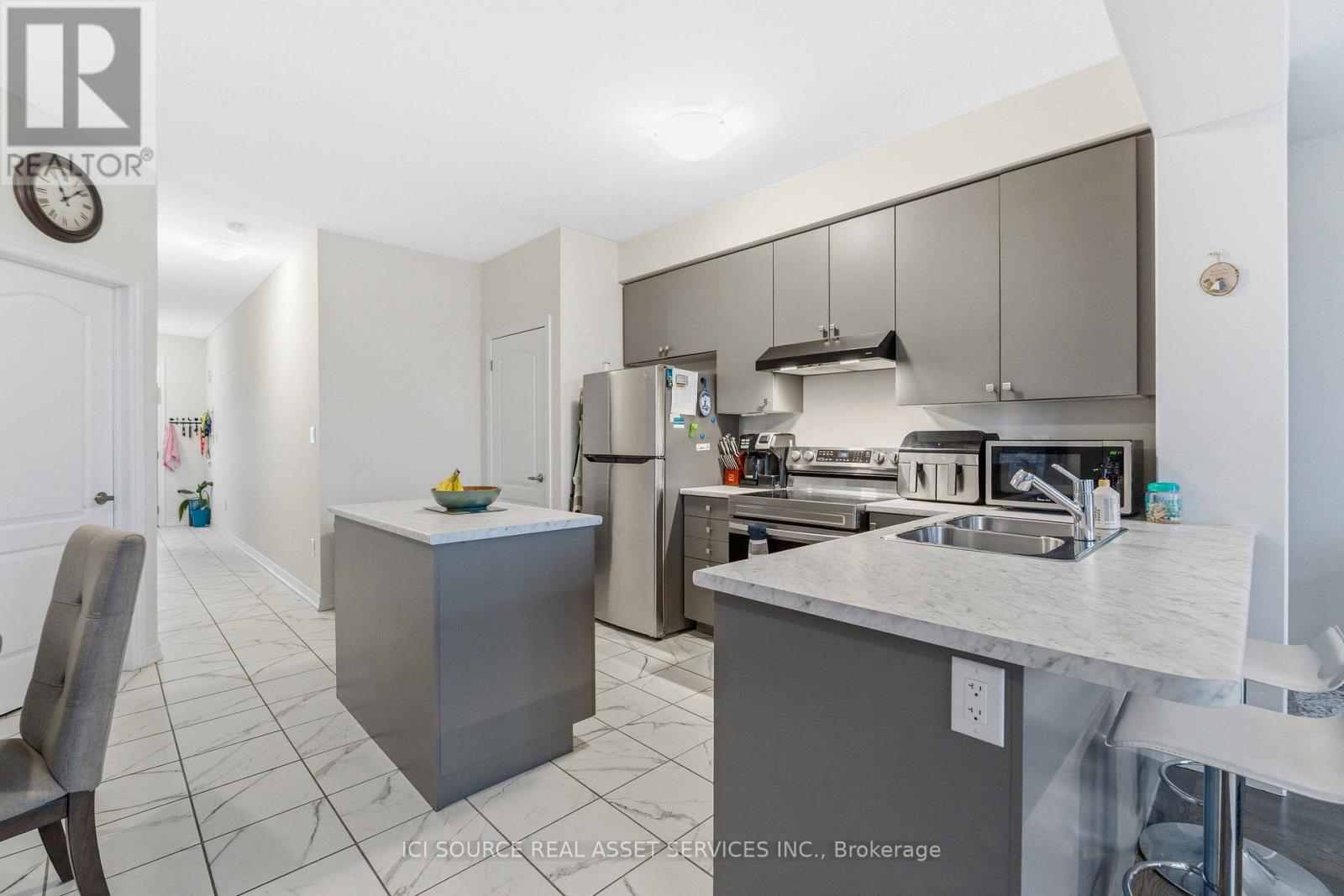 82 Rainbow Drive, Haldimand, Ontario  N3W 0G3 - Photo 15 - X12879174