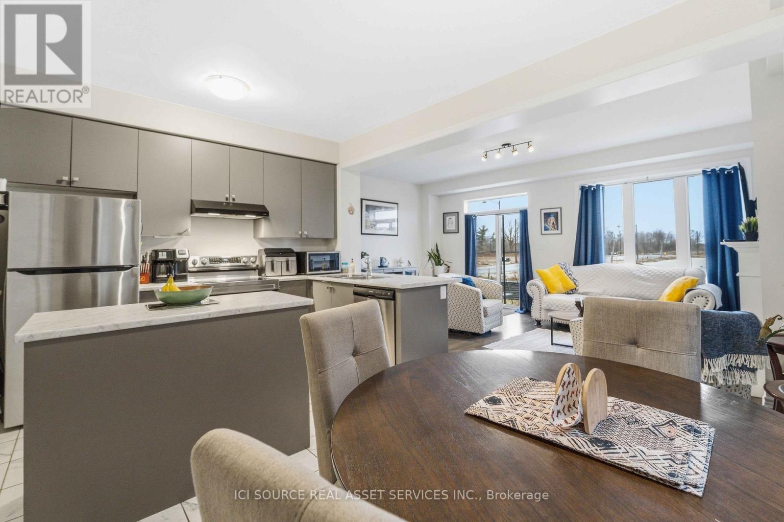 82 Rainbow Drive, Haldimand, Ontario  N3W 0G3 - Photo 7 - X12879174