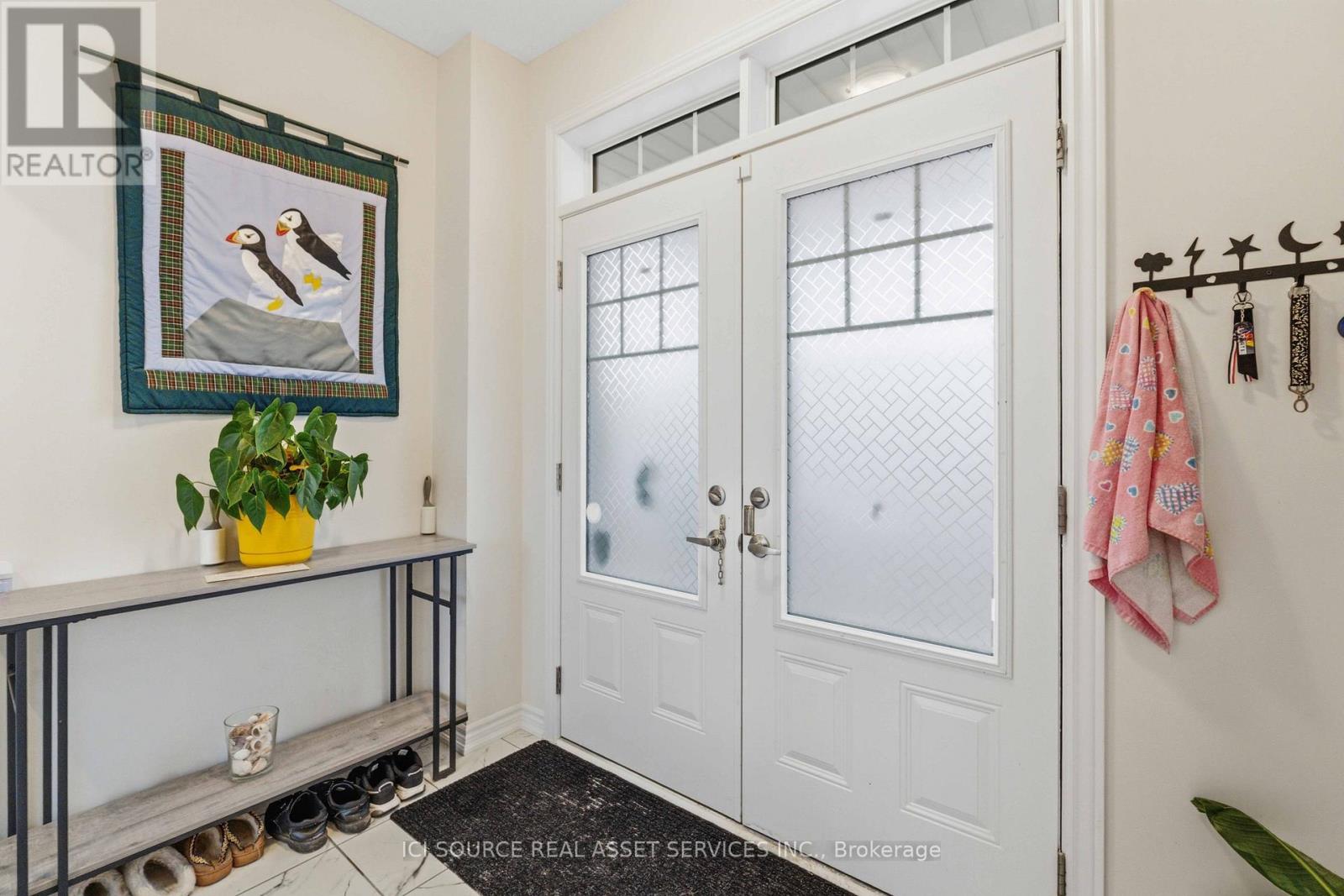 82 Rainbow Drive, Haldimand, Ontario  N3W 0G3 - Photo 3 - X12879174