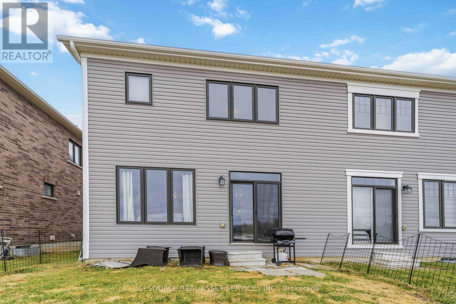 82 Rainbow Drive, Haldimand, Ontario  N3W 0G3 - Photo 28 - X12879174