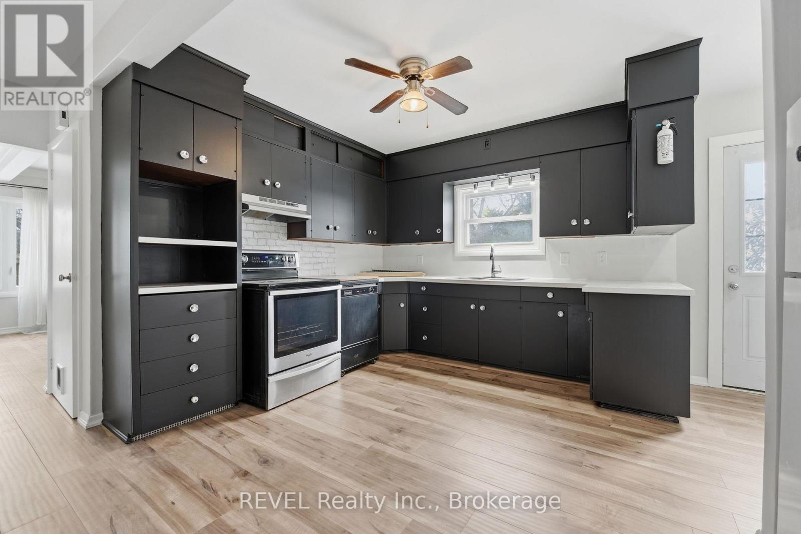 859 South Pelham Road, Welland, Ontario  L3C 3C9 - Photo 10 - X12890098