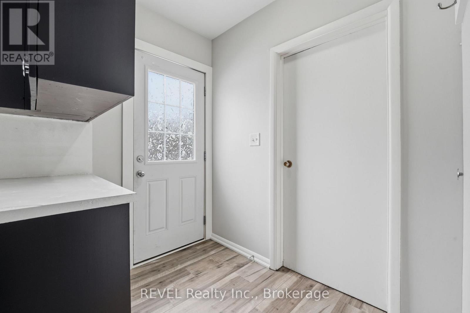 859 South Pelham Road, Welland, Ontario  L3C 3C9 - Photo 13 - X12890098