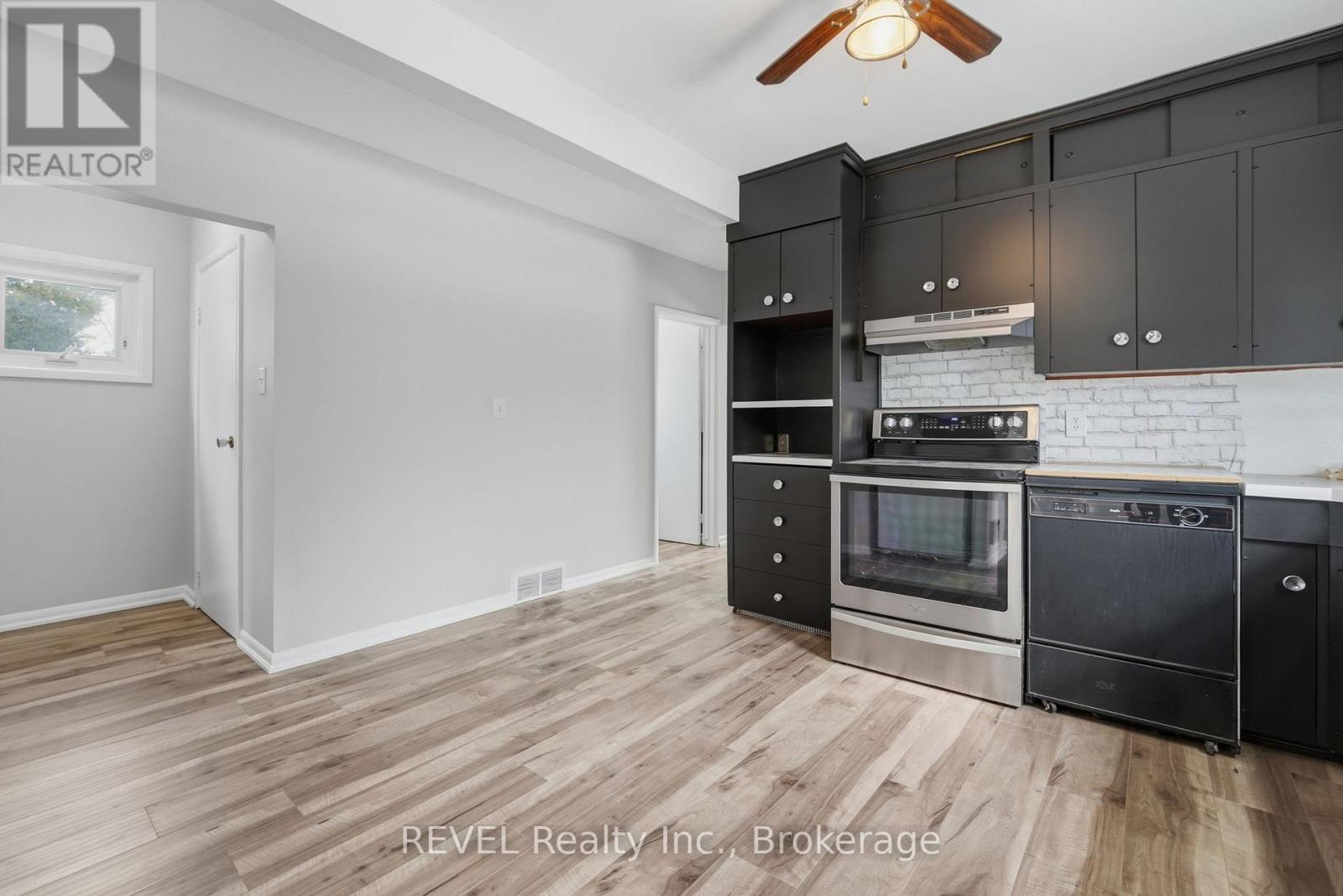 859 South Pelham Road, Welland, Ontario  L3C 3C9 - Photo 14 - X12890098