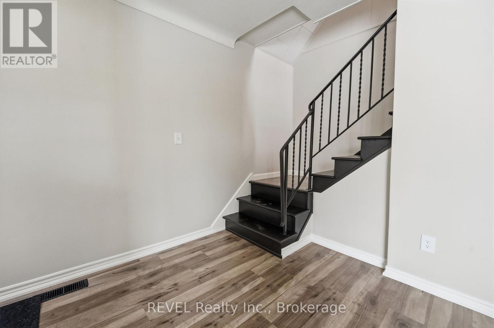 859 South Pelham Road, Welland, Ontario  L3C 3C9 - Photo 17 - X12890098