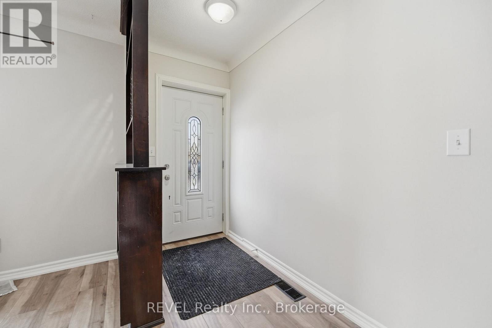 859 South Pelham Road, Welland, Ontario  L3C 3C9 - Photo 3 - X12890098