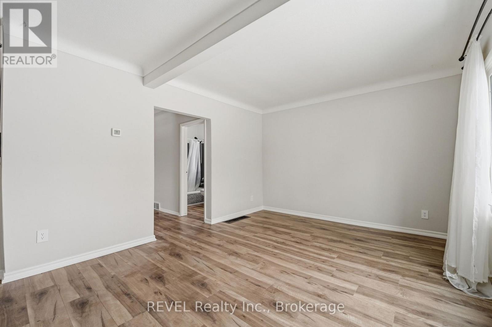 859 South Pelham Road, Welland, Ontario  L3C 3C9 - Photo 5 - X12890098