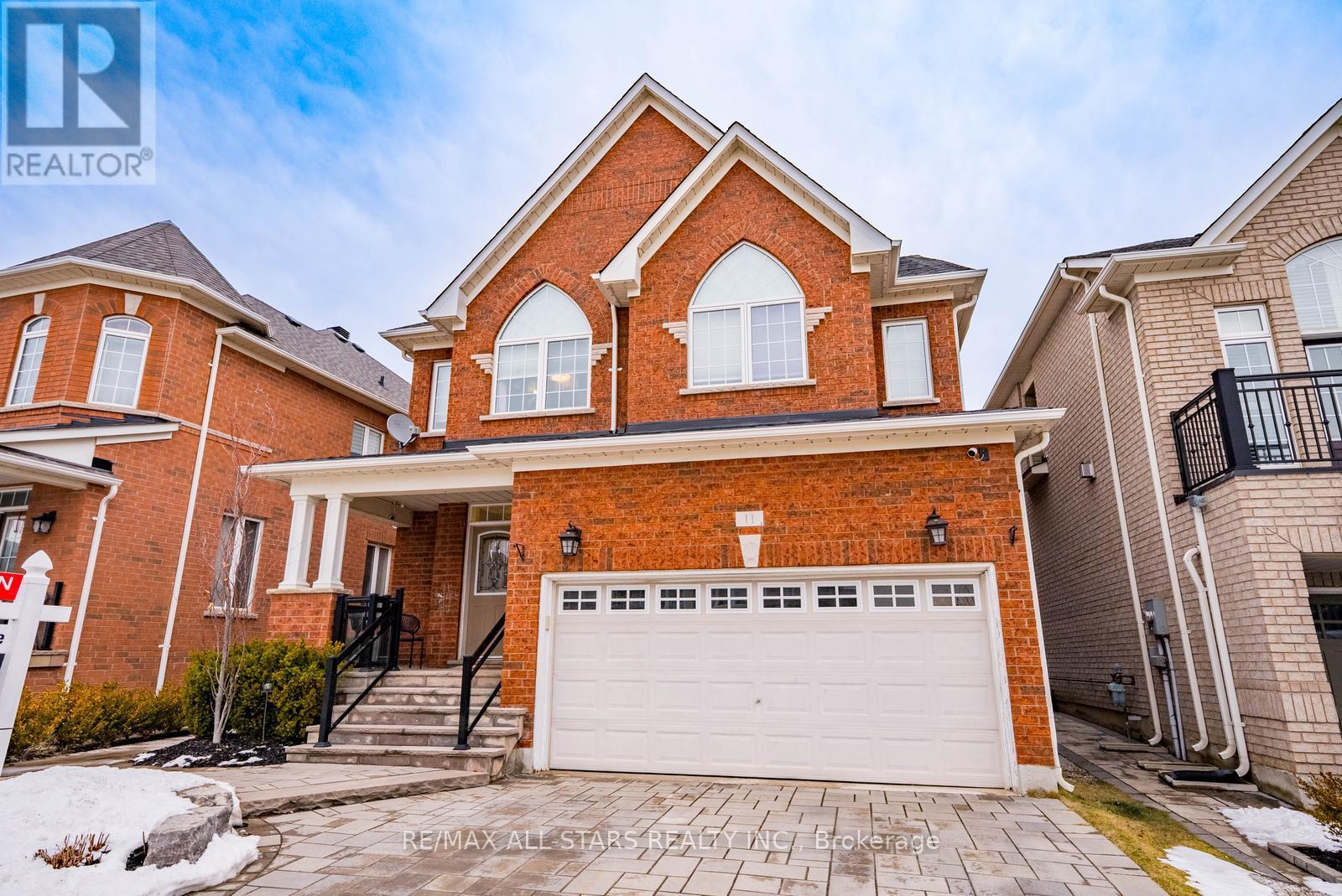 11 Horsedreamer Lane, Whitchurch-Stouffville (Stouffville), Ontario  L4A 0G6 - Photo 2 - N12890094