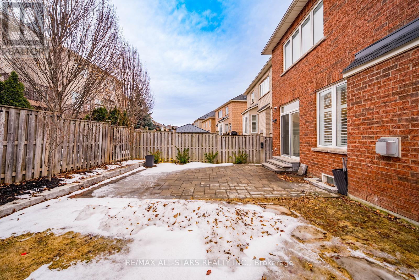 11 Horsedreamer Lane, Whitchurch-Stouffville (Stouffville), Ontario  L4A 0G6 - Photo 48 - N12890094