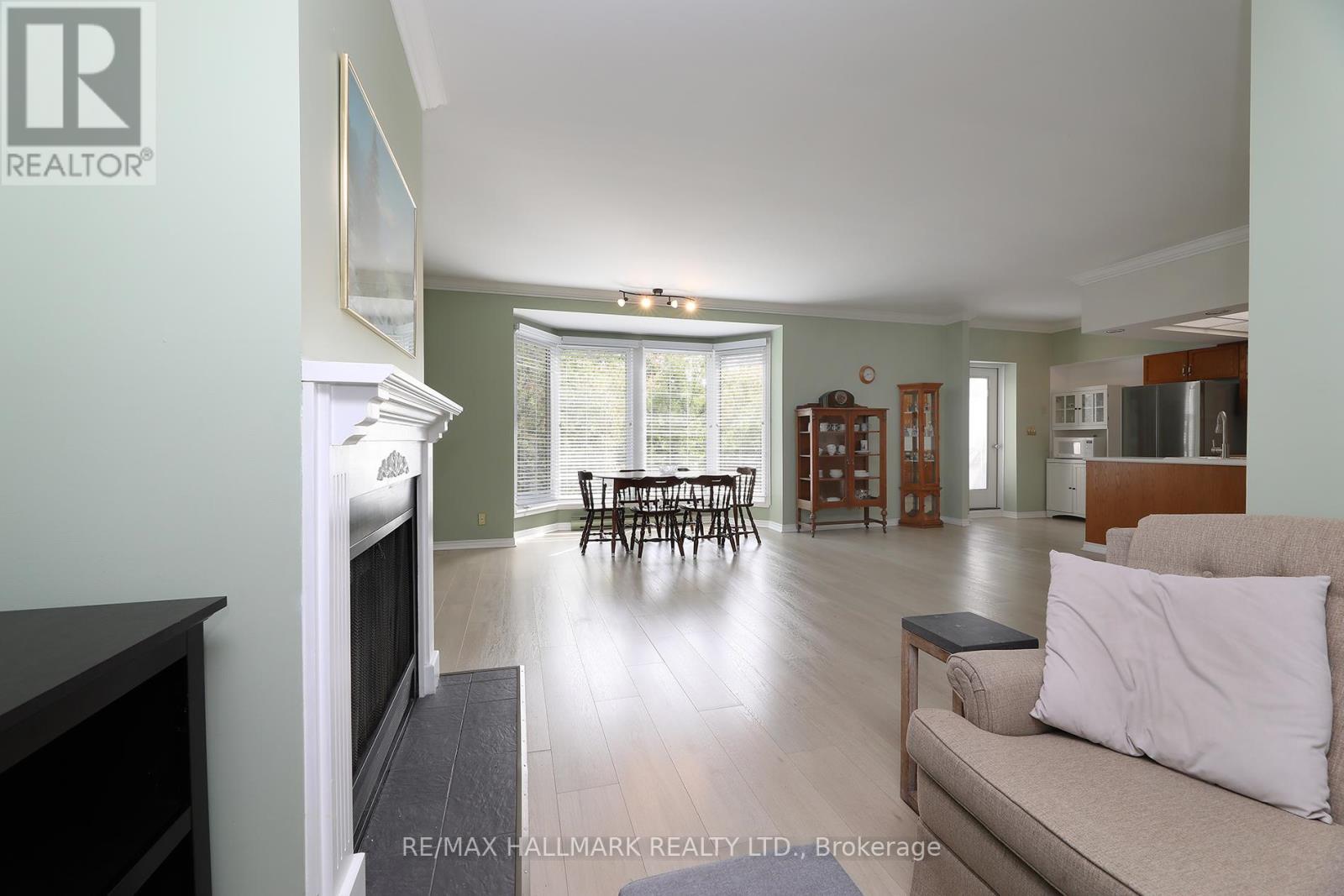 305 - 21 George Street, Aurora (Aurora Village), Ontario  L4G 2S1 - Photo 14 - N12890100