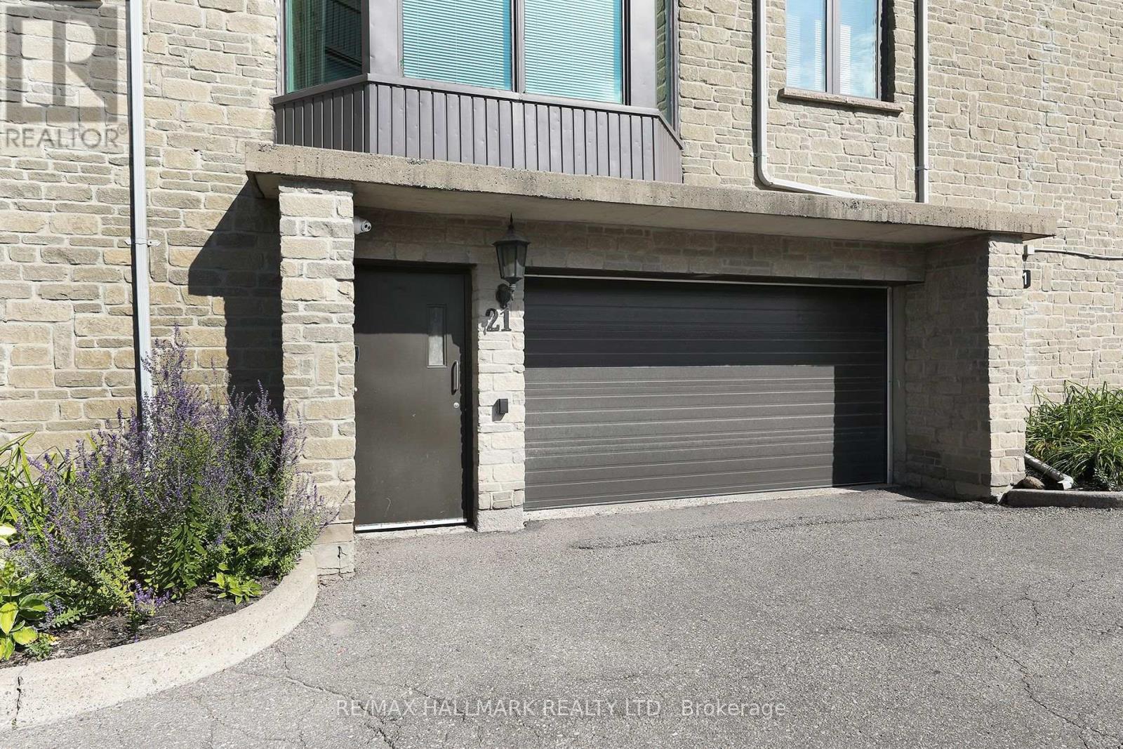 305 - 21 George Street, Aurora (Aurora Village), Ontario  L4G 2S1 - Photo 2 - N12890100