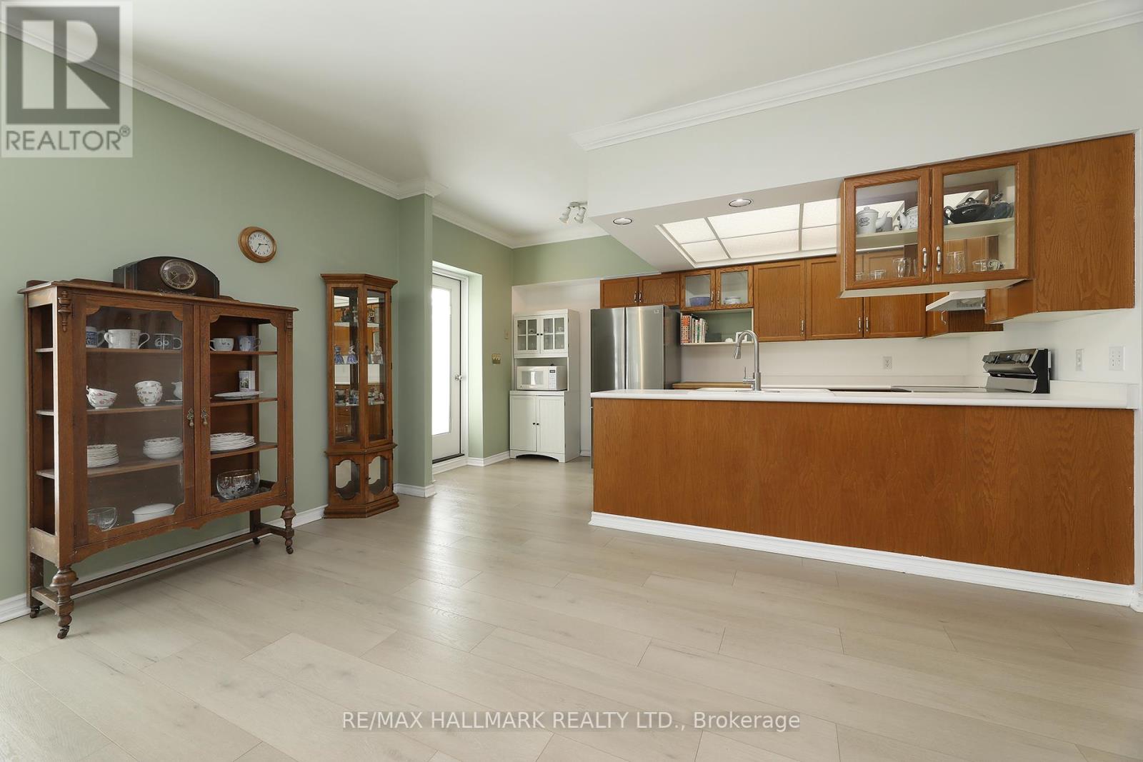 305 - 21 George Street, Aurora (Aurora Village), Ontario  L4G 2S1 - Photo 6 - N12890100