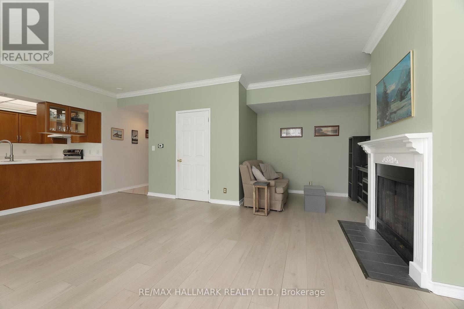 305 - 21 George Street, Aurora (Aurora Village), Ontario  L4G 2S1 - Photo 8 - N12890100