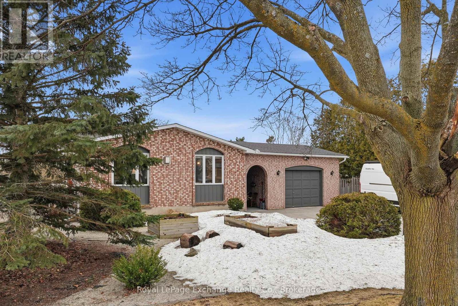 446 Highland Drive, Kincardine, Ontario  N2Z 1W9 - Photo 3 - X12890096