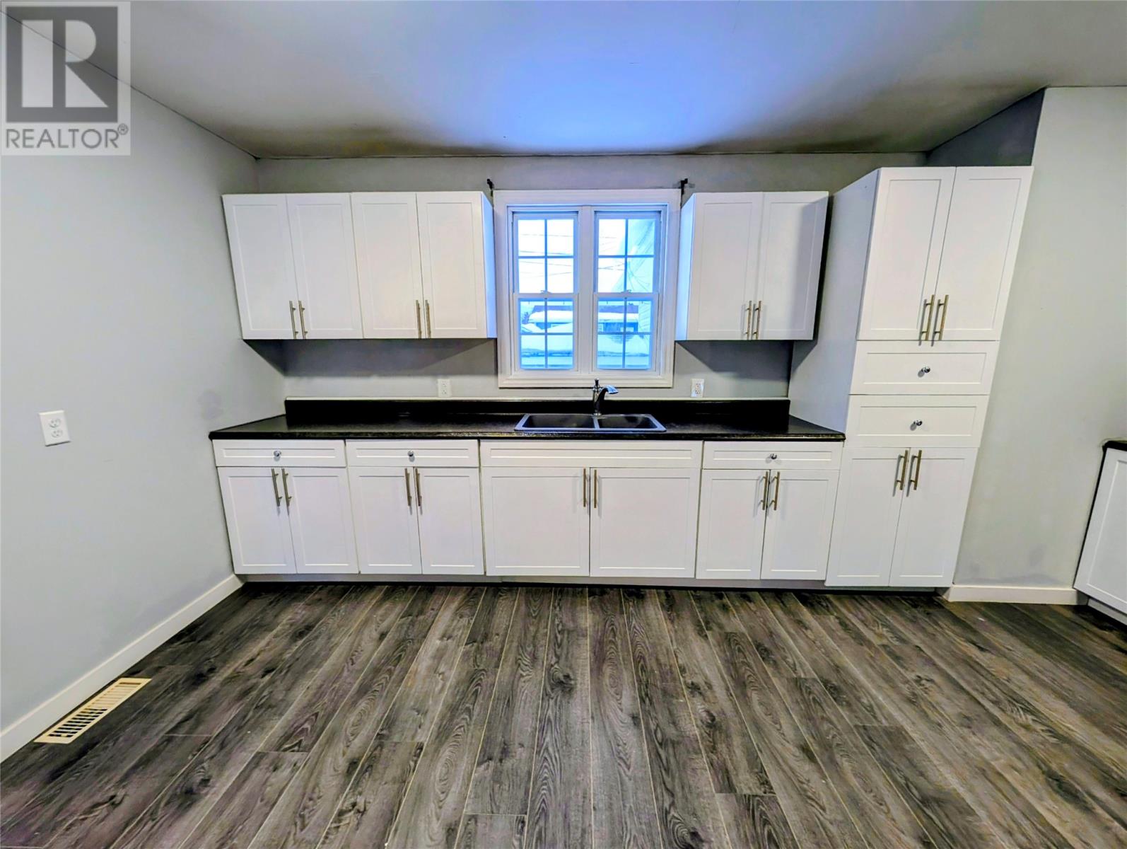 8 Gordon Street, Gander, Newfoundland & Labrador  A1V 1Z9 - Photo 3 - 1295240