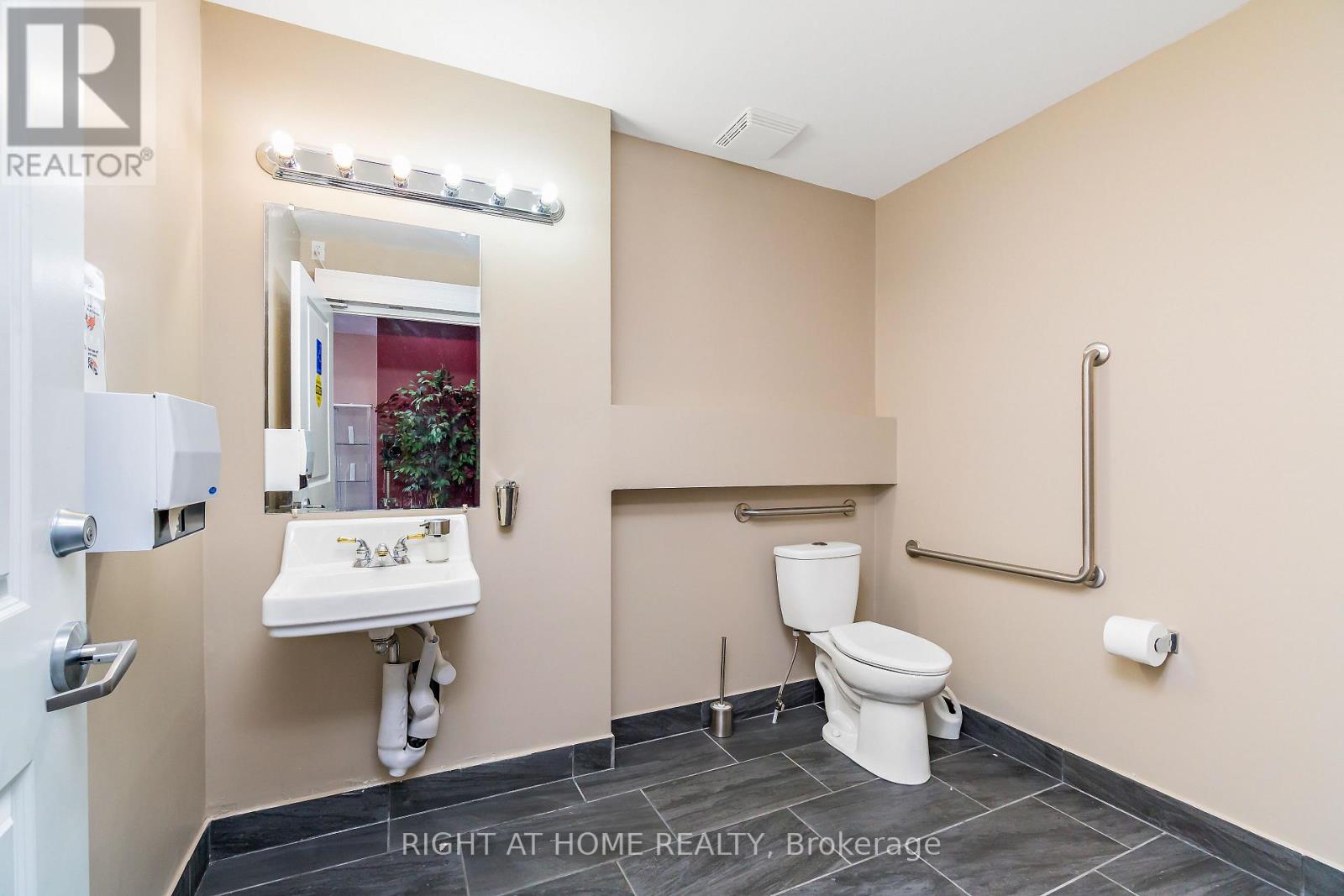 1268 Main Street E, Milton (De Dempsey), Ontario  L9T 8M7 - Photo 35 - W12890064