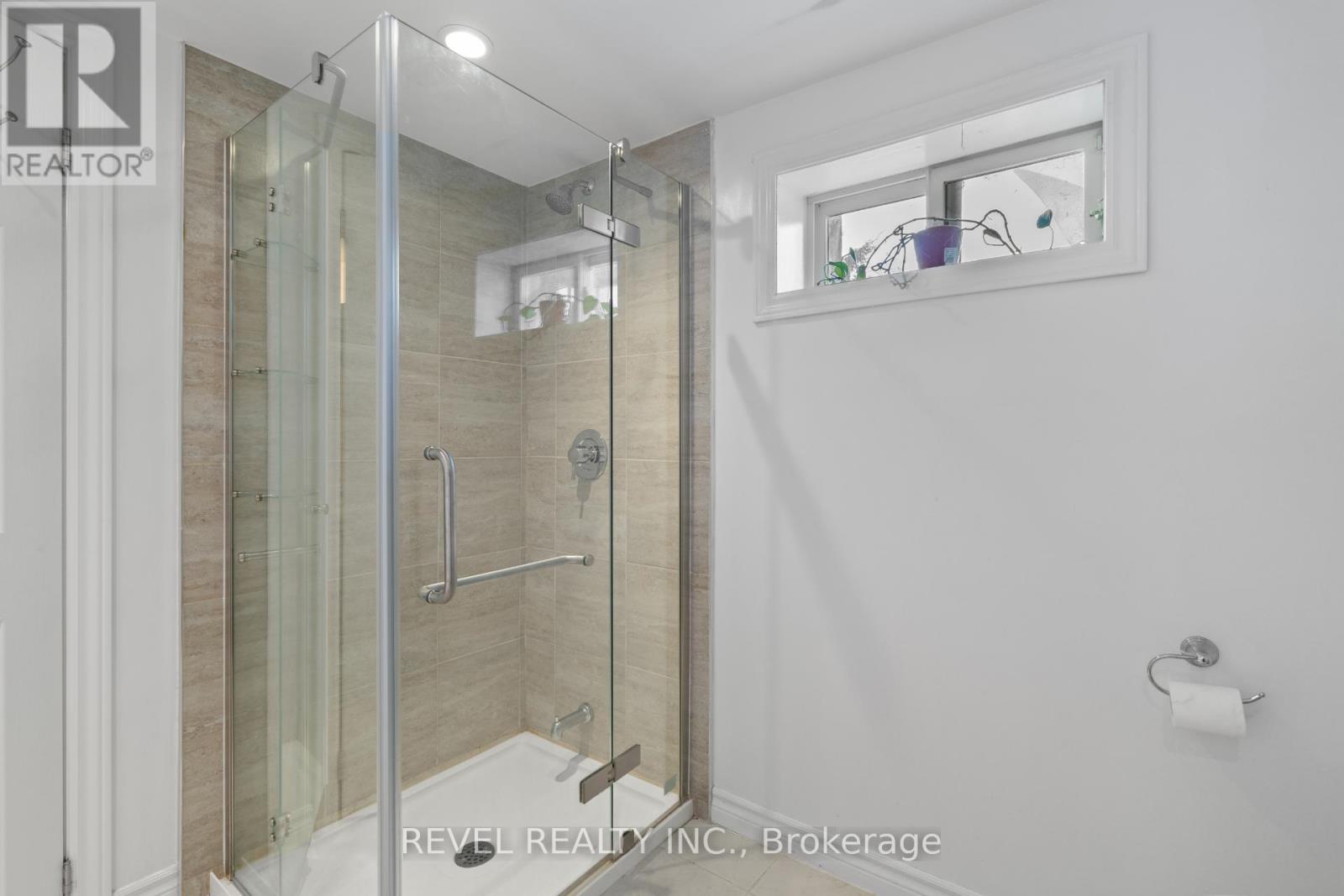 37 Ferndale Crescent, Brampton (Brampton East), Ontario  L6W 1G1 - Photo 22 - W12890088