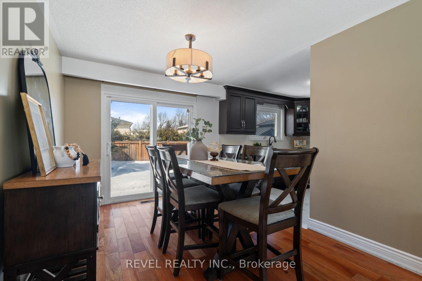 37 Ferndale Crescent, Brampton (Brampton East), Ontario  L6W 1G1 - Photo 5 - W12890088