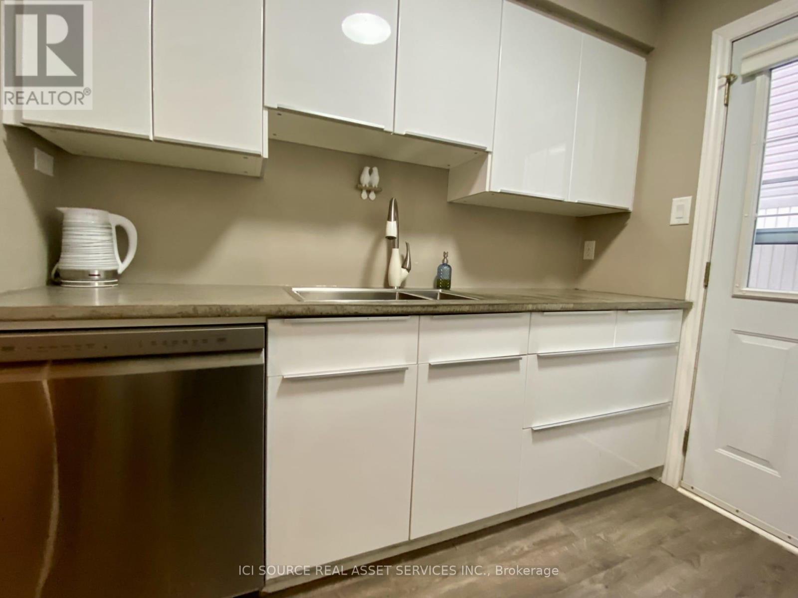 19d Forester Crescent, Ottawa, Ontario  K2H 8Y1 - Photo 8 - X12890084