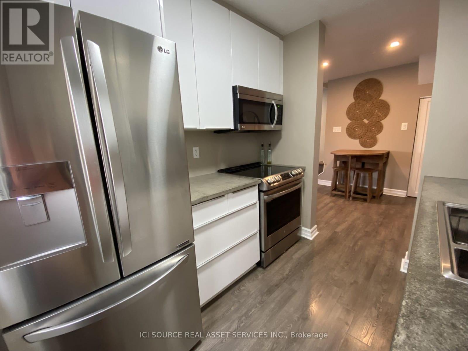 19d Forester Crescent, Ottawa, Ontario  K2H 8Y1 - Photo 9 - X12890084