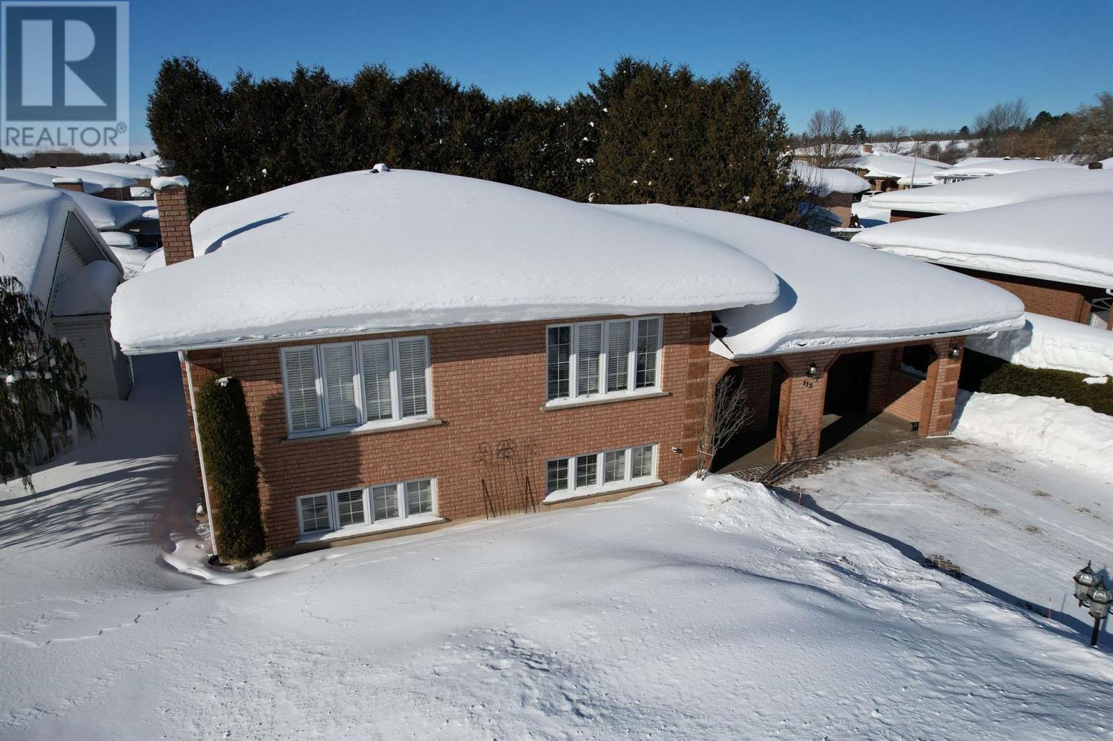 113 Bitonti Cres, Sault Ste. Marie, Ontario  P6C 6B6 - Photo 3 - SM260250