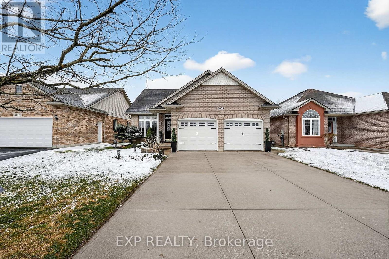 3669 Carver Street, Fort Erie, Ontario  L0S 1S0 - Photo 2 - X12890128