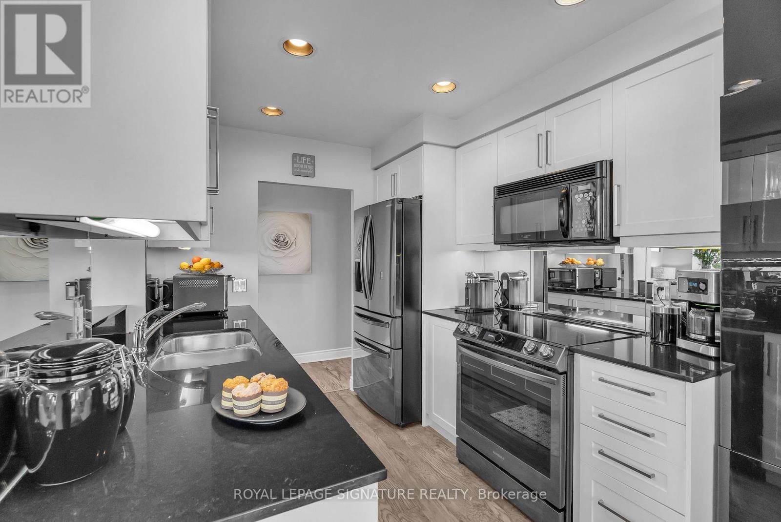 905 - 1101 Leslie Street, Toronto (Banbury-Don Mills), Ontario  M3C 4G3 - Photo 10 - C12890104