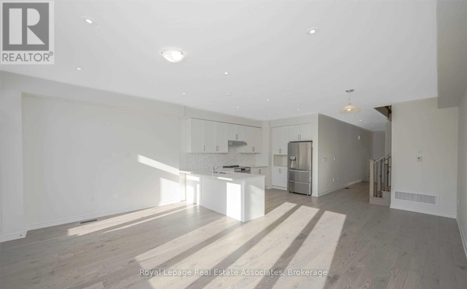 645 Boyd Lane, Milton, Ontario  L9E 1T7 - Photo 11 - W12890122