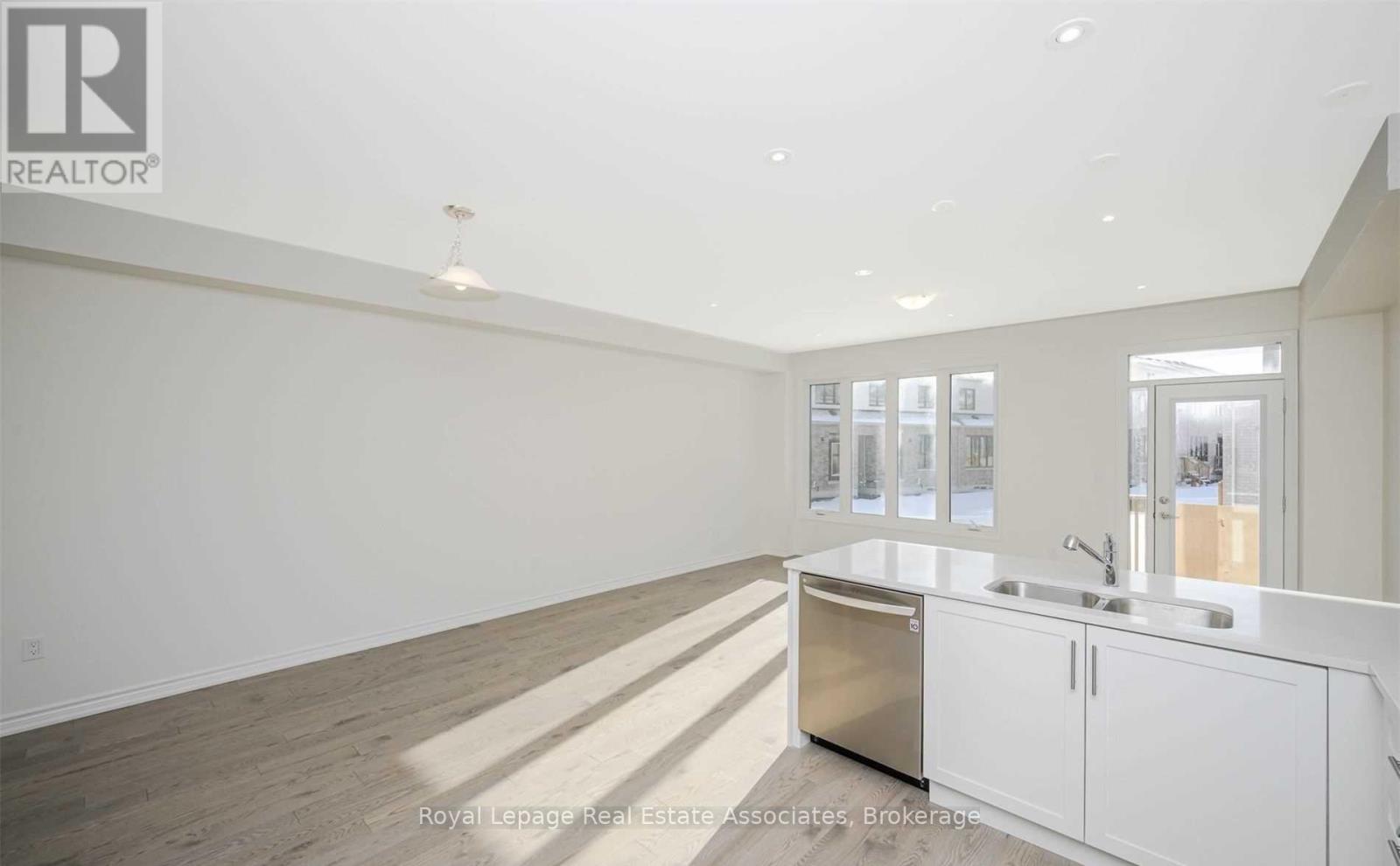 645 Boyd Lane, Milton, Ontario  L9E 1T7 - Photo 12 - W12890122