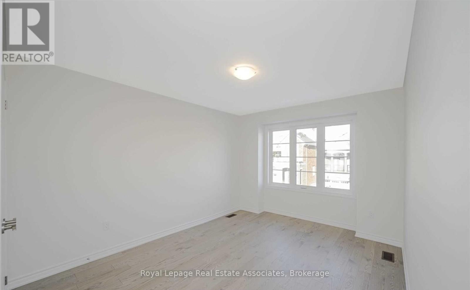 645 Boyd Lane, Milton, Ontario  L9E 1T7 - Photo 19 - W12890122