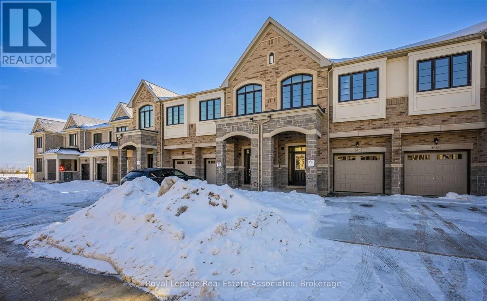 645 Boyd Lane, Milton, Ontario  L9E 1T7 - Photo 3 - W12890122