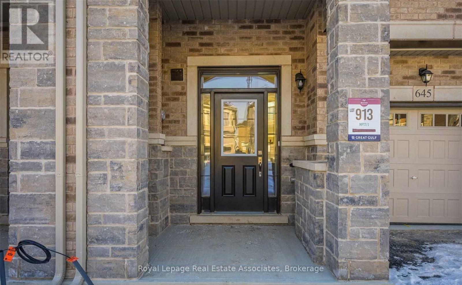 645 Boyd Lane, Milton, Ontario  L9E 1T7 - Photo 4 - W12890122