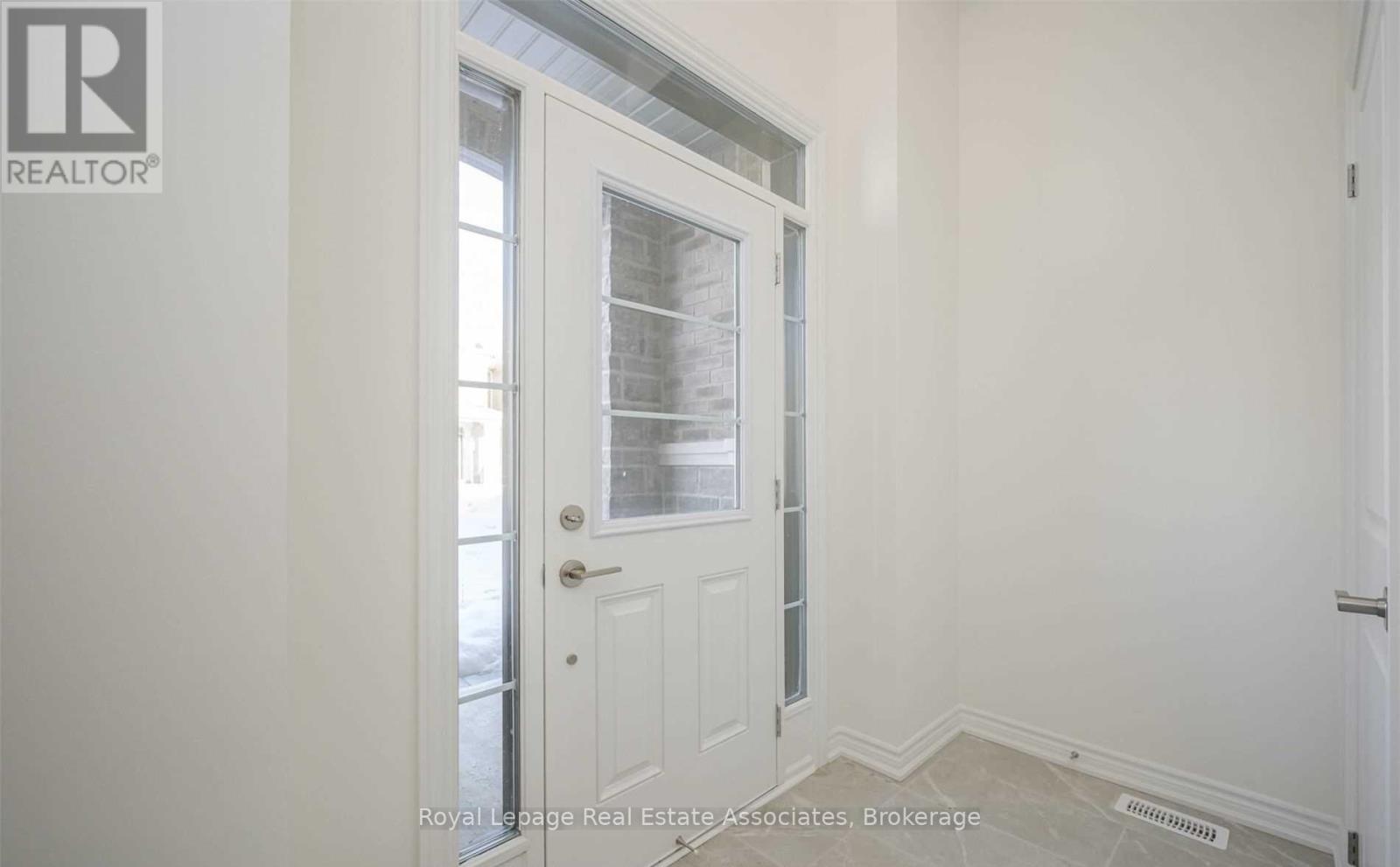 645 Boyd Lane, Milton, Ontario  L9E 1T7 - Photo 5 - W12890122