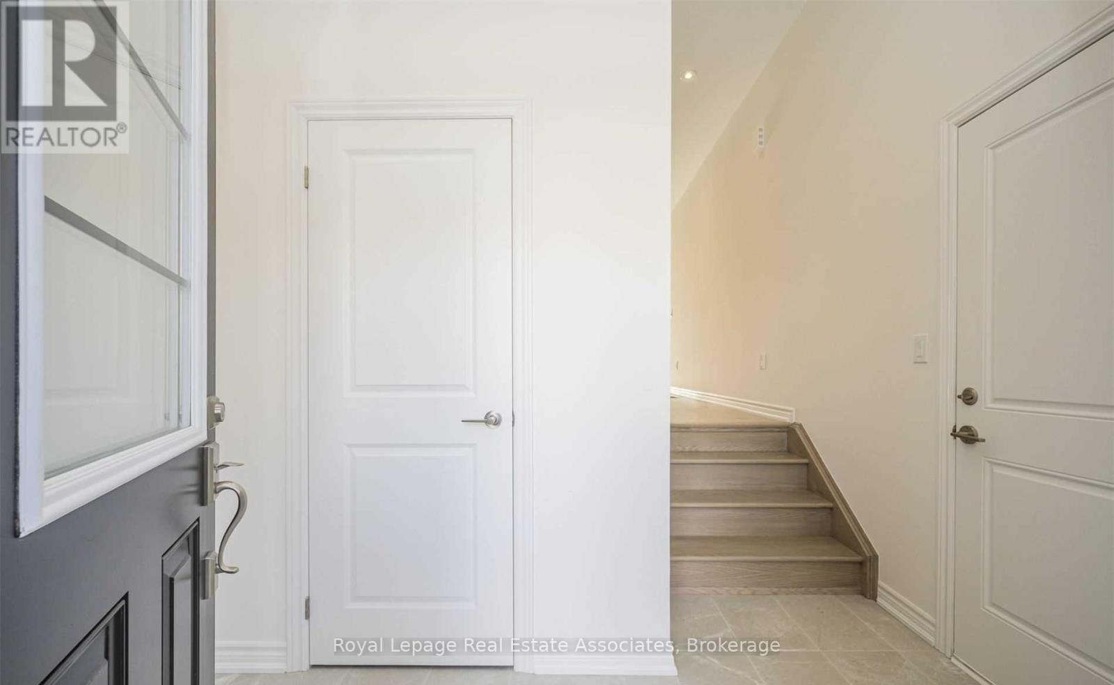 645 Boyd Lane, Milton, Ontario  L9E 1T7 - Photo 6 - W12890122