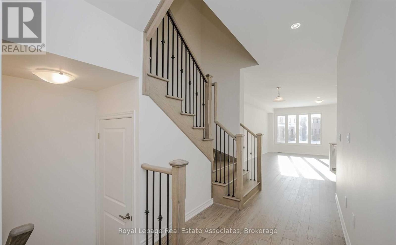 645 Boyd Lane, Milton, Ontario  L9E 1T7 - Photo 7 - W12890122