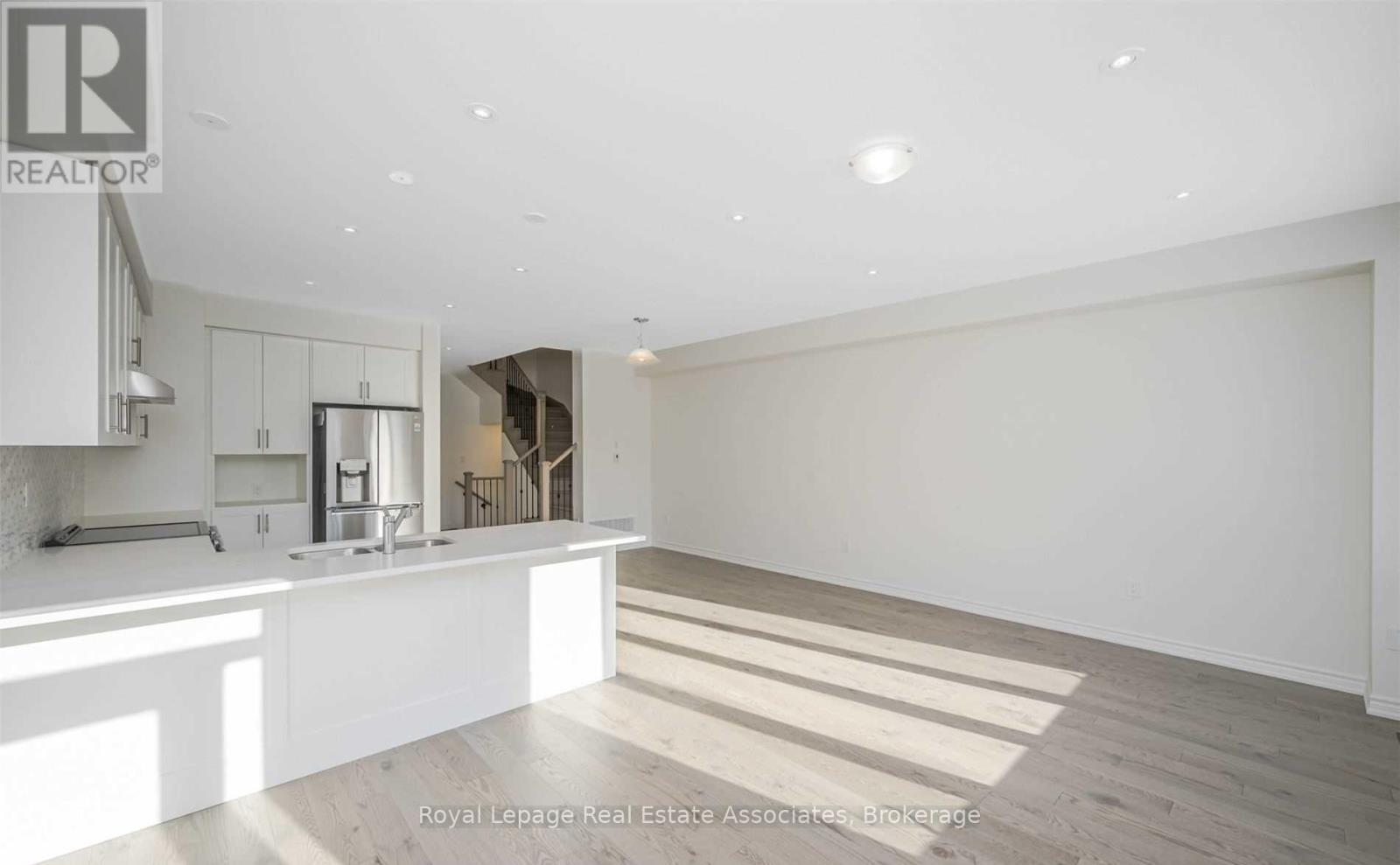 645 Boyd Lane, Milton, Ontario  L9E 1T7 - Photo 9 - W12890122