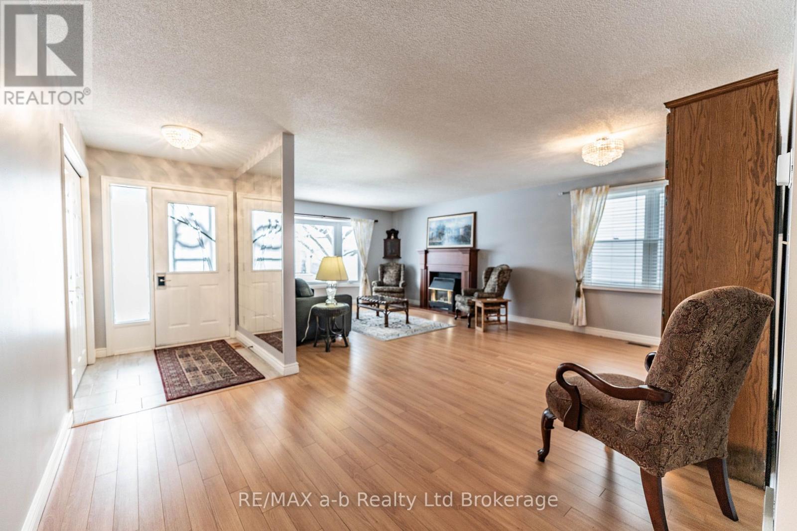 53 Hawkins Crescent, Tillsonburg, Ontario  N4G 5K6 - Photo 7 - X12692898