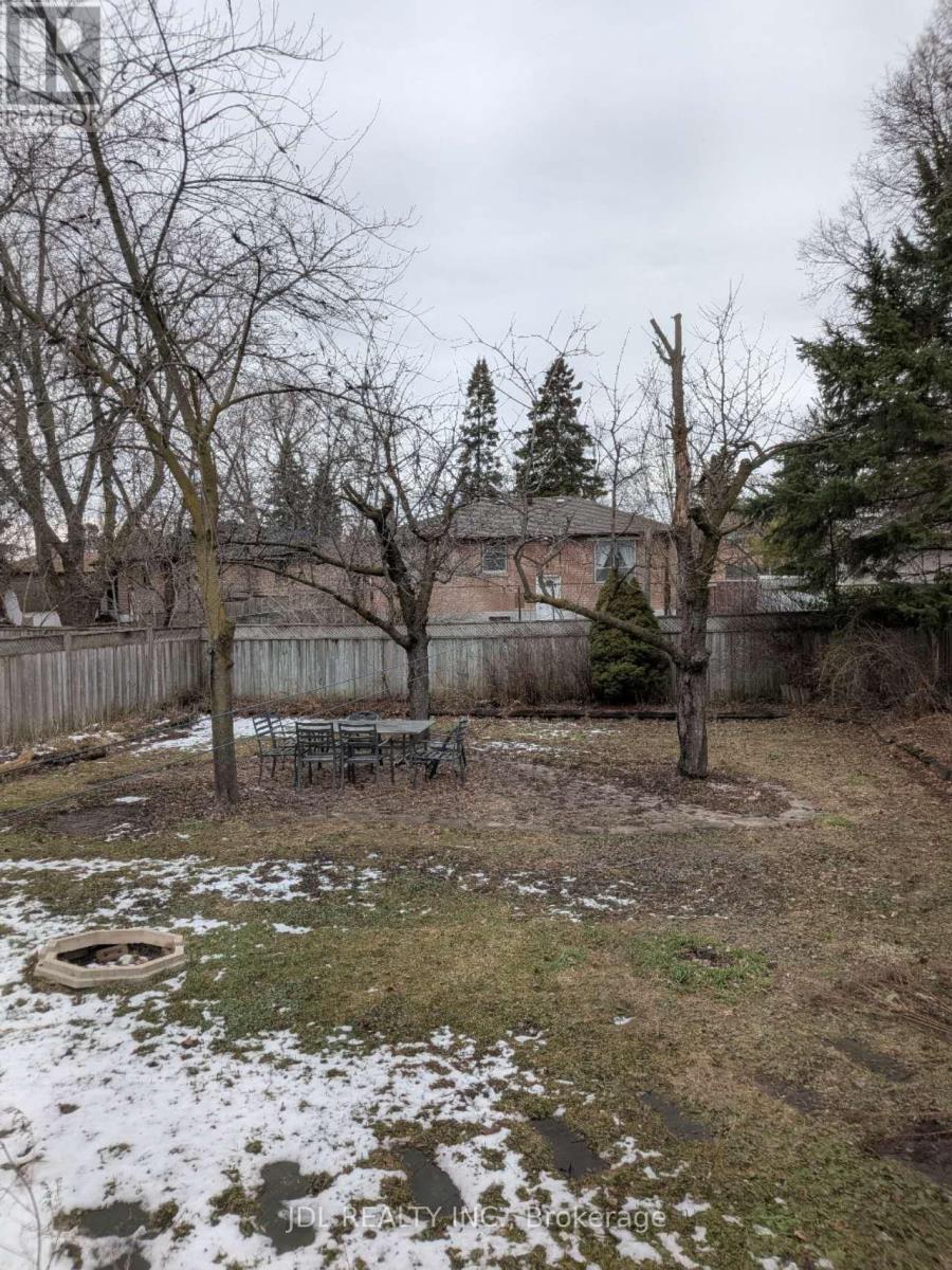 345 Centre Street E, Richmond Hill, Ontario  L4C 1B3 - Photo 9 - N12886604