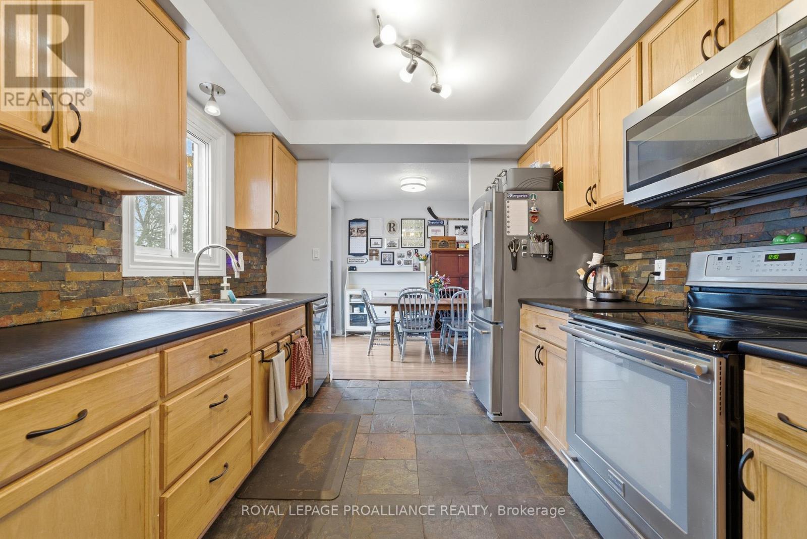 24 Austin Street, Quinte West, Ontario  K8V 1Z4 - Photo 16 - X12890214